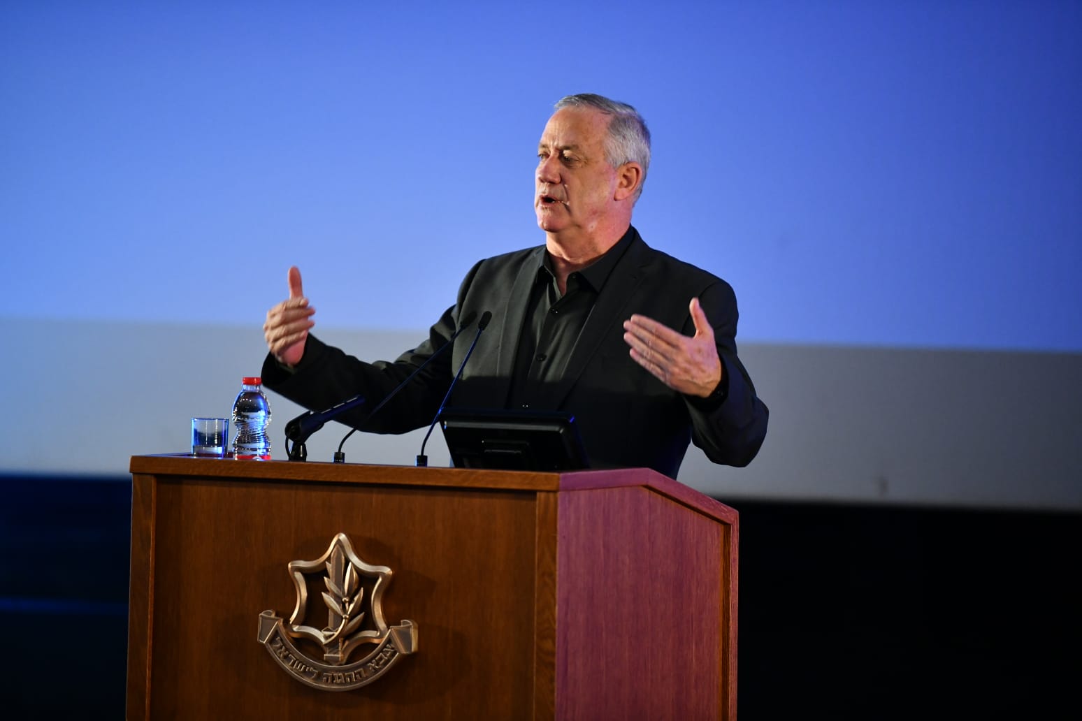בני גנץ: "לא נוכל להבטיח למשרתים שירות קל. אבל אנחנו מחויבים לספק להם הוגנות".