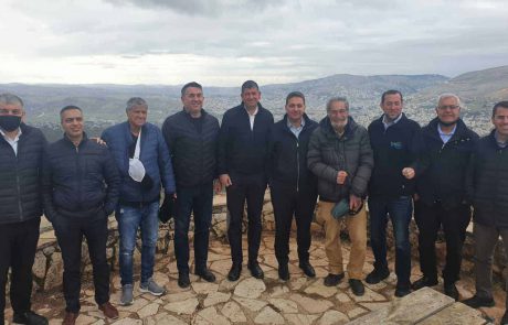 סיור של 15 ראשי רשויות ביחד עם ראש עיריית גבעת שמואל יוסי ברודני שנערך בשומרון